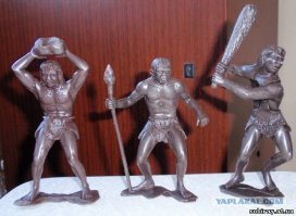 Викинги еще были с первобытными людьми. Фигурки эти высокие были.