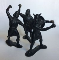 Викинги еще были с первобытными людьми. Фигурки эти высокие были.