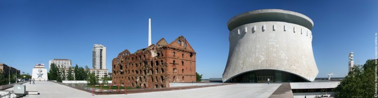 Это панорама Сталинградской битвы в Сталинграде.
А как автор увидел в этом здании, безусловно уникальном, сексуальный подтекст?