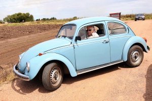 Не, я все понимаю, капсулы там, броня, системы эвакуации... Ну, красиво опять же, с этим не поспоришь.
Но вот помню, был один президент, который обходился "Жуком" за две штуки баксов и не парился. Я думаю, если мужчина достаточно крут по жизни, ему нет необходимости меряться лимузинами с себе подобными.