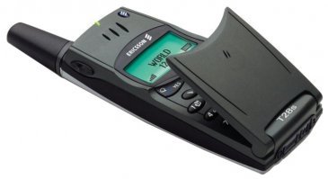 Первых труб  и не упомню. Год наверно 2000-2001. Какие-то не поддерживающие русский язык и ловили только в центре Симферополя.Потом Эриксон 1018(кирпич) Но самая любимая была Эриксон Т28. Это была круть неимоверная. Утоп в унитазе. Как я рыдал. Сейчас у меня афоня Х. И можете меня пинать труба что надо. Не для понтов купил, товарищу привезли из Америки  ему не понравился. Он купил себе самсунг 9, а мне афоню в рассрочку на год.