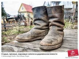 "Дело в том, что изношенные кроссовки дают плохую амортизацию, хуже поглощают удары ног о землю, в этом случае из-за чрезмерной нагрузки вы можете травмировать мышцы, кости и сухожилия." (с)
Вот такие чудесные кроссовки выдают в армии.