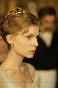 Клеманс Поэззи!!!
(Флёр ДеЛакур в Кубке огня)
Достойна упоминания только за то, что сыграла в "Залечь на дно в Брюгге"!
А ещё Наташу Ростову в "Война и Мир"!