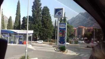 в километре от Котора))