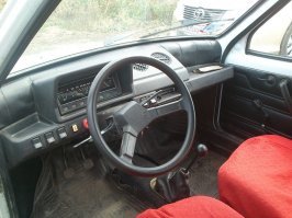 Это, похоже, Ока. Сравните подрулевые переключатели, характерный ряд кнопок и полочку слева от приборки.