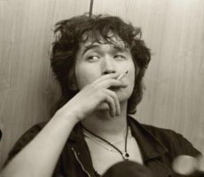 "И две тысячи лет - война,
Война без особых причин.
Война - дело молодых,
Лекарство против морщин.
Красная, красная кровь -
Через час уже просто земля,
Через два на ней цветы и трава,
Через три она снова жива
И согрета лучами Звезды
По имени Солнце..." (c) В.Цой