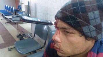 Цирк, девушки, несколько ножей