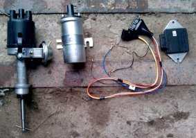 на москвиче (впрочем как и на всех авто СССР) завести можно отверткой (или кусок проволоки) достаточно куском провода подать 12 вольт напрямую с аккумулятора.  либо иметь набор проводов с клеммами и разъемами вот этот проводок