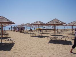 Была я в тех местах. Брошенный целый город, разрушенные отели, пустынные шикарные пляжи...