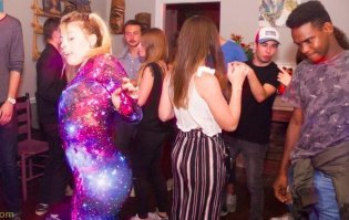 Сам с собой общаешься?
.