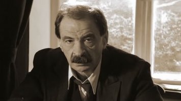 "Он не отбрасывает тени!!!"