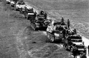 Пантеры  и американские полугусеничные бронетранспортёры 503-го танкового полка французской армии на учениях. 1947 год