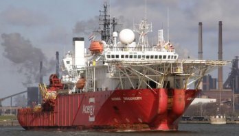 4. DEEPWATER CONSTRUCTION VESSELS (DCV)

DCV   это многофункциональные суда для проведения глубоководных строительно-монтажных работ, оборудованные системой динамического позиционирования. Суда этого типа предназначены для создания и обслуживания подводной инфраструктуры трубопроводов при освоении нефтяных полей, также производят работы по созданию фундаментов и установке свай на больших глубинах, созданию систем якорного крепления для плавучих буровых платформ, укладки кабелей на глубинах до 3500 м.