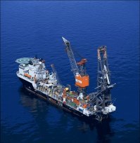 4. DEEPWATER CONSTRUCTION VESSELS (DCV)

DCV   это многофункциональные суда для проведения глубоководных строительно-монтажных работ, оборудованные системой динамического позиционирования. Суда этого типа предназначены для создания и обслуживания подводной инфраструктуры трубопроводов при освоении нефтяных полей, также производят работы по созданию фундаментов и установке свай на больших глубинах, созданию систем якорного крепления для плавучих буровых платформ, укладки кабелей на глубинах до 3500 м.