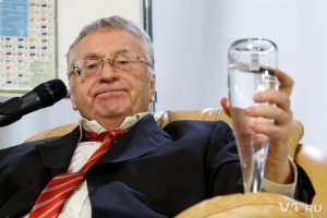К чему привела мода на «дураков» при дворе: исторические факты