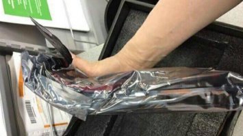 Вам пришел испорченный товар? Вы такой заказали, курьер не виноват!