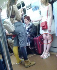 глядя на колени, вспомнил мутанта из "вспомнить все"