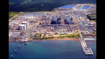 Мдя, вот так почитаешь комменты, так Сахалин вообще wasted lands, оказывается.
ЖД закрыли в девяностых из-за износа. Реально было проще дать крюк километров в двести, чем её чинить. ЦБЗ.. ну, насколько помню, они и не при японцах были построены. Заброшены по экономическим причинам - делать на острове бумагу так себе качества, а потом тащить на материк, где она никому никуда не впилась - ну такое себе. Маяки.. ну с очевидностью, GPS.
А так.. ну место и место. Не ад далеко, хотя и не Мск. Люди живут, что-то строится, дороги делают, природа красивая..