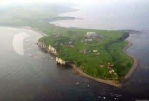 Мдя, вот так почитаешь комменты, так Сахалин вообще wasted lands, оказывается.
ЖД закрыли в девяностых из-за износа. Реально было проще дать крюк километров в двести, чем её чинить. ЦБЗ.. ну, насколько помню, они и не при японцах были построены. Заброшены по экономическим причинам - делать на острове бумагу так себе качества, а потом тащить на материк, где она никому никуда не впилась - ну такое себе. Маяки.. ну с очевидностью, GPS.
А так.. ну место и место. Не ад далеко, хотя и не Мск. Люди живут, что-то строится, дороги делают, природа красивая..