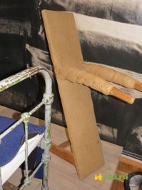 "пять тонн кирпичей перетащить можно"
Подтверждаю. Тем более, что таскать не на скорость и не на многокилометровые расстояния. Я сам в детстве (лет в 13-14) за несколько дней рабочей недели, пока родители на работе были, не спеша перетащил и сложил больше двух кубов рядового кирпича.

Сколько потом перетаскивал, даже не считал. Но можно прикинуть.
Вес 1 кирпича возьмем примерно 3,5 кг (этот показатель я взял наспех в интернете - кому нужно, возьмёте данные у своих производителей). Нормальному взрослому мужику обычно удобно переносить стопку из 5 кирпичей (обычно исходят из длины рук, т.к. вес - не столь существенный показатель в данном случае). То есть за один раз переносится 17,5кг (3,5кг х 5шт.). Для того, чтобы перенести тонну, нужно 57 раз сбегать туда-сюда (1000кг : 17,5 кг). Но так делают, если носить всего несколько метров. В других случаях, чтобы было быстрее, обычно используют различные приспособления или вообще возят тележкой, чтобы за один раз взять большее количество кирпичей.