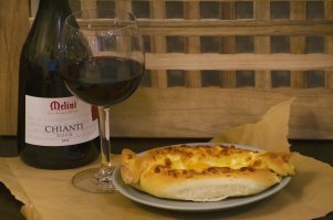 Если руки из жопы настолько растут, что яйца в скорлупе жарят, то вообще не о чем говорить. И совершенно не понимаю, как можно сравнивать работу профессиональных фуд стилистов или еду с подачей из ресторана с тем, что приготовил сам. 

Не знаю, у нас в семье всё выглядит лучше, чем у них в инстаграме.