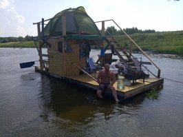 А вот наш "бухлоход" утра неделю назад,  5 ящиков пива,  6 бут виски,  1 коньяк,  и 1.5 литра самогона, путь 120 км,  4 дня,  экипаж 5 чел