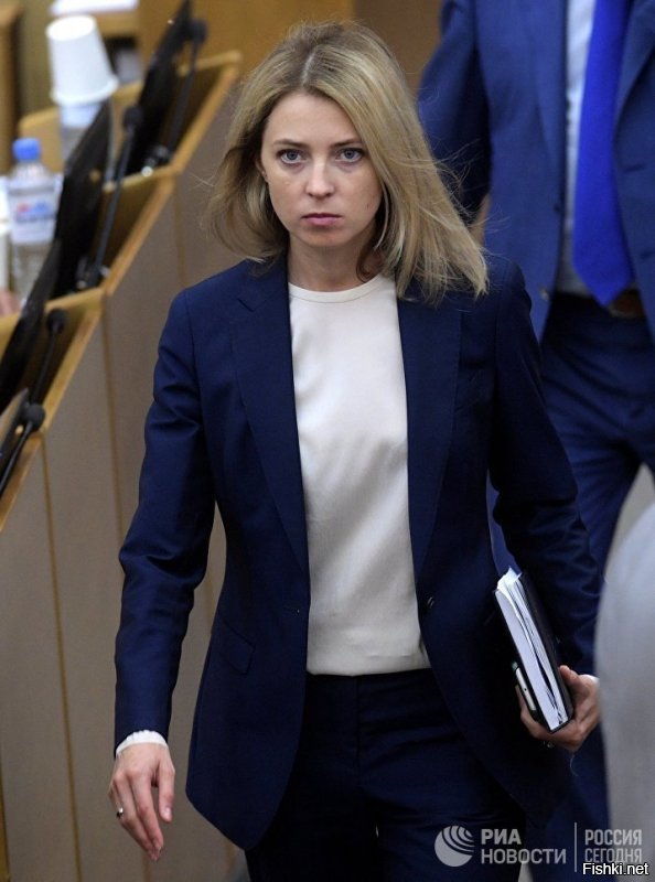 Чот она постарела работая в Думе, уже не детское личико)