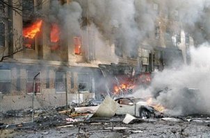 Вот фото сразу после "атаки" Пентагона.
Попробуйте найти какие-нибудь части Боинга.