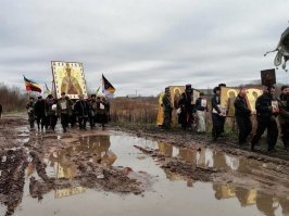 Прям как в детстве, найди 10 отличий :)
Видимо автор несколько исказил суть происходящего или человек просто дурак, что не видит разницы. Иных объяснений у меня нет