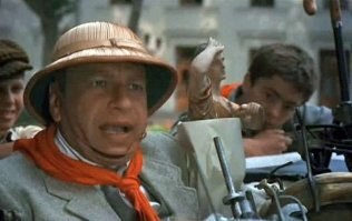 Я   американский ученый-энтомолог, следую на Суматру в поисках бабочек. В Одессу приехал навестить могилу отца!