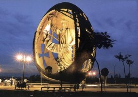 извините, не удержался ))), но этот парень ТОЧНО что-то курит! )))