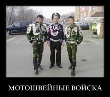 У военных трации живее всех живых. Трации расшивать свои мундиры жива и в наши дни.