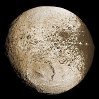 Очень крутой пост!
Но я бы про спутники Ио, Япет и Миранду так же добавил их целиковые фото, понаглядней было бы)
Ио просто офигенно красивый со своей активностью. (1 фото)
На Япет как будто вбросили не скажу чего)) Так же борозда эта по экватору и большой круглый кратер - все вместе напоминают Звезду смерти)) (фото 2,3)
Ну и Миранду реально как будто сломали, а потом заново слепили как попало как комок снега)) (фото 4)