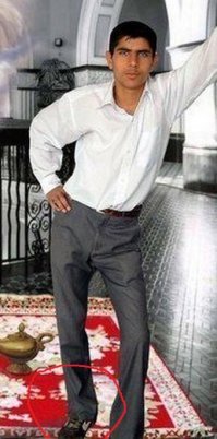 суккаа! Он еще и в кроссочах! Четкий пацанчег