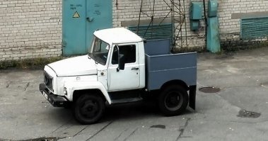 Какой гараж, такой и грузовик.