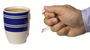 Вы говорите так, словно "износ основных фондов" - это какая-то экзистенциональная сущность, непреодолимый производственный рок! Металл "устаёт" везде и всегда. Но на то и люди ("оставшиеся профессионалы"), чтобы вовремя менять усталый металл на отдохнувший.  Индустриальная мощь человечества растёт. Растёт сложность и масштаб производственных процессов. Одновременно растёт их уязвимость. Соответственно растёт количество и тяжесть техногенных аварий. Взрыв на химическом заводе в Тулузе (2001), авария на Саяно-Шушенской ГЭС (2009), разрушение плотины шламохранилища на алюминиевом заводе в Венгрии (2010), катастрофа на АЭС "Фукусима" (2011), взрыв на заводе удобрений в городе Вест в Техасе (2013)... Разные страны, разные предприятия, новое и старое оборудование, государственная и частная форма собственности... Россия ни разу не уникальна. Не кажется ли Вам, что объяснять всё происходящее одной или двумя чисто "русскими" причинами несколько примитивно? Вряд ли правильно грести всё одной гребёнкой "износа основных фондов". Здесь уместно, скорее, не обличение пороков, а сарказм законов Мэрфи.    
Насчёт Саяно-Шушенской ГЭС. Непосредственной причиной действительно было усталостное разрушение каких-то там шпилек. Но в Акте расследования чётко указано: "Авария на СШГЭС с многочисленными человеческими жертвами стала следствием целого ряда причин технического, организационного и нормативного правового характера. Большинство этих причин носит системный многофакторный характер, включая недопустимо низкую ответственность эксплуатационного персонала, недопустимо низкую ответственность и профессионализм руководства станции, а также злоупотребление служебным положением руководством станции.
Не был должным образом организован постоянный контроль технического состояния оборудования оперативно-ремонтным персоналом (что должно предусматриваться инструкцией по эксплуатации гидроагрегатов Саяно-Шушенской ГЭС, утверждённой главным инженером СШГЭС от 18.05.2009 г.). Основной причиной аварии стало непринятие мер к оперативной остановке второго гидроагрегата и выяснения причин вибрации...". То есть крышка гидроагрегата какое-то время ненормативно вибрировала, на сей случай были инструкции (остановка агрегата, выяснение причины, замена деталей), но всем было пох... Человеческий фактор. Снова человеческий фактор! Это было раньше и будет впредь. В производстве, на войне, в быту... К сожалению. Но алармизм тут, по-моему, не в кассу.