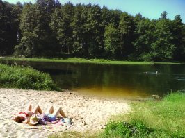 честно скажу-фуфло всё это,да ещё и с учётом того-что это ЛУЧШИЕ снимки
вывод: камера-полное ГЭ.
вот вам для примера -фотоснимки сделанные аппаратами сони-эриксон , самсунг и асус :
вот-древнейший телефон сони -эриксон: