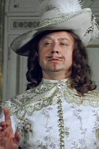 - Прикажите выдать ему, тридцать, нет - сорок пистолей!