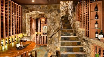 Похоже на винный магазин в доме