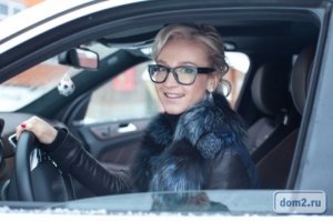 Бузова за рулем