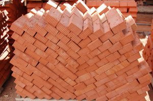 Во время записи грозы в телефон попала молния: видео