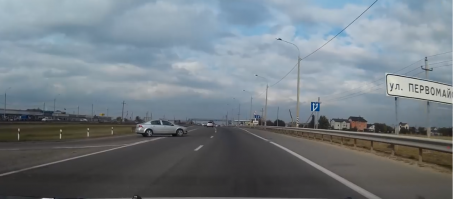 Че не тормозил то? Молчу про обьехать...