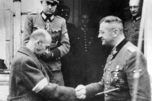 В этой войне сражались 9 моих ближайших родственников, 5 погибло за Родину, один вернулся инвалидом и умер в 43 года. И от их имени скажу, тот кто тут заявит ,что нужно было добавить ещё несколько десятков тысяч жизней советских солдат к тему полумиллиону с лишним, что бы спасти шкуры этих мразей, тот сам мразь ненавидящая Россию и её народ. Какое благородное окончание идиотской авантюры, "дружеское рукопожатие " с фашистом, руководившим убийствами сотен тысяч твоих соотечественников. Буквально слышу его бормотание:"Бес попутал, ей богу. Как то всю не цивильно вышло. Мамой клянусь ,больше не буду, простите Христа ради".Не удивлюсь ,если в следующем кадре он облобызал эсэсовскую длань..