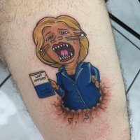 вообще то не сложно узнать в дамочке Хиллари Клинтон. Тем более, что на книге так и написано.