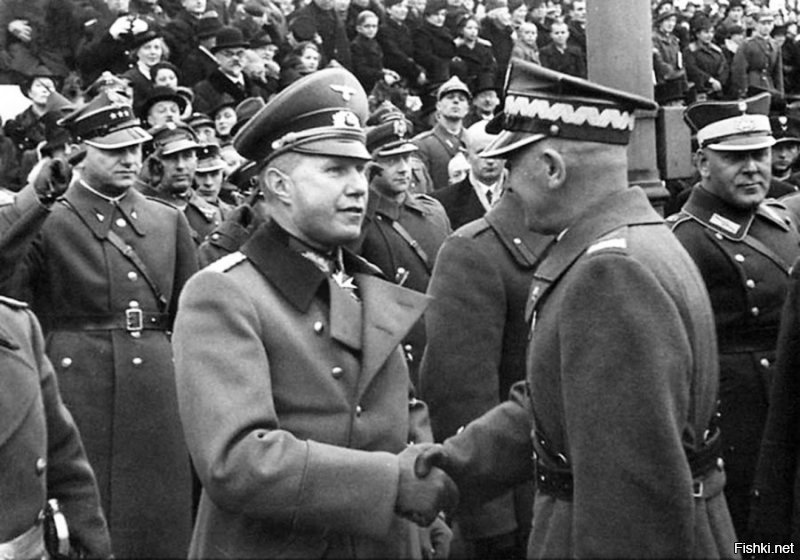 Совместный парад польских и немецких армий по случаю раздела Чехословакии и приезд Гитлера на похороны Пилсудского.