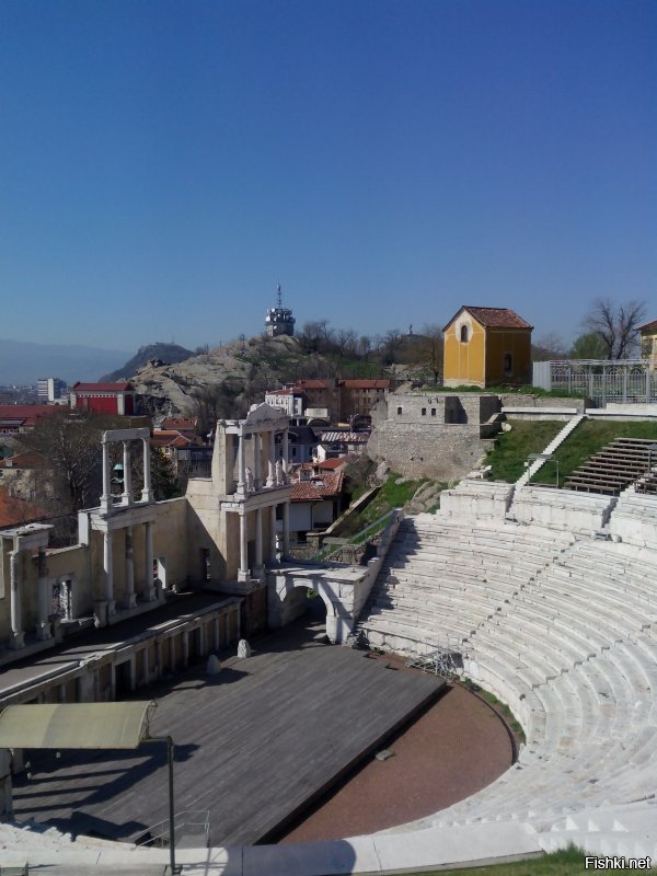 Ну в Пловдиве, Болгария колизей тоже есть. Римский