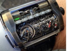 не хотел бы я вас видеть в аэропорту с такими часиками...........