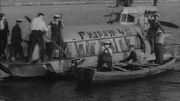 Да все было в те года круто: и глисссеры, и вратари, и роботы!
Если б не война...