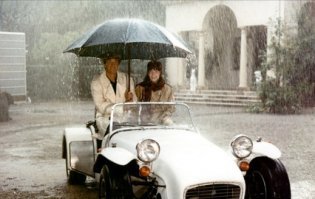 Да, это уже не то. Сейчас скорее актуальна фраза, приехать в Париж и можно быть убитым :)
Вот в те времена побывать бы: