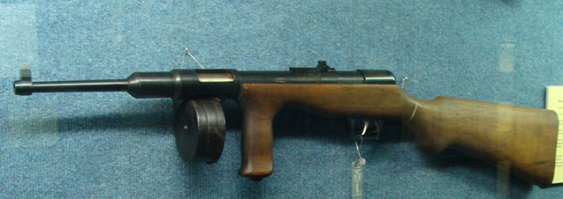 Ну, и немножко фоточек, которые топикстартер поленился искать :)

VMP1925 с "банкой", МП-40 с глушаком, "кишочки" глушителя Hub L42, nahpatrone 08 (патрон ближнего боя) и испанский "сынок" МП-40 - Star Z-45